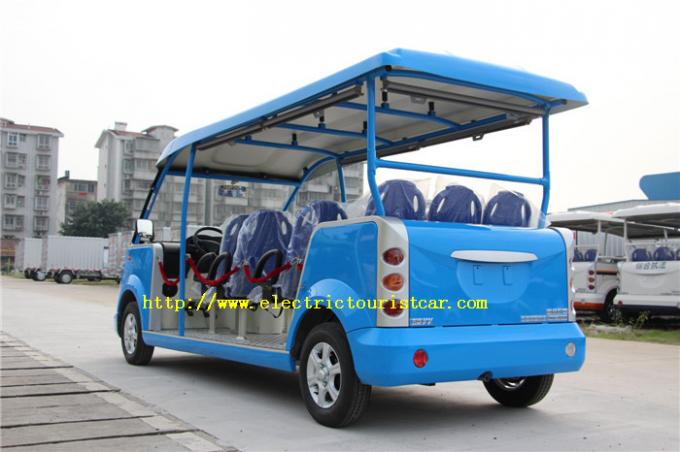 Παιδικών χαρών ηλεκτρικό τουριστών αυτοκινήτων λεωφορείο οχημάτων πυκνών δρομολογίων βενζίνης μικρό με τον ανεμοφράκτη στεγών 0