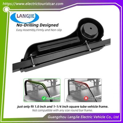 Καλή τιμή. Πίσω κάθισμα του καροτσιού του γκολφ με κάλυμμα ποτηριού και κάλυμμα τηλεφώνου σε απευθείας σύνδεση